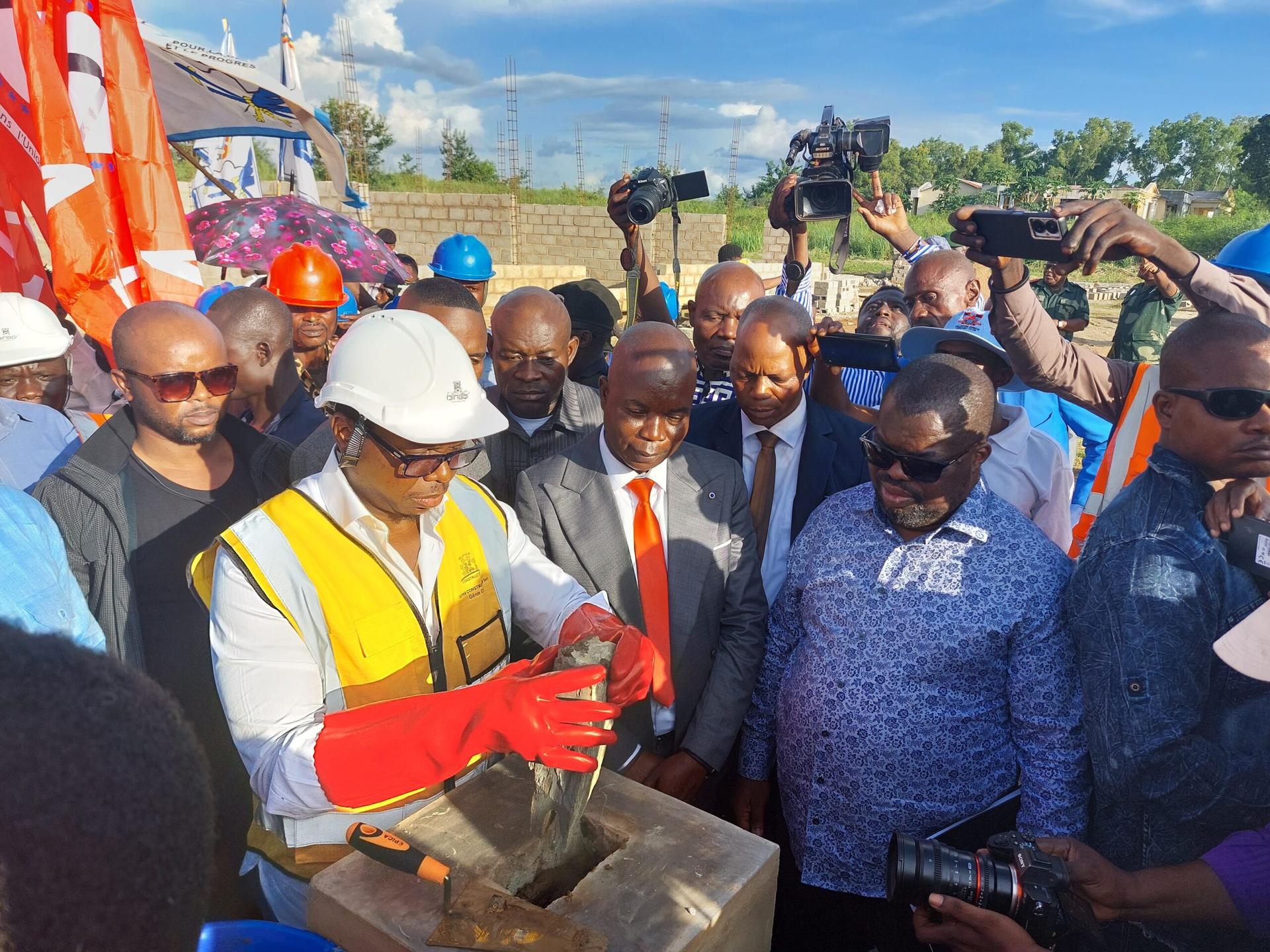 image en avant de PDL-145T:Lancement Officiel des travaux de construction dans le Kongo Central