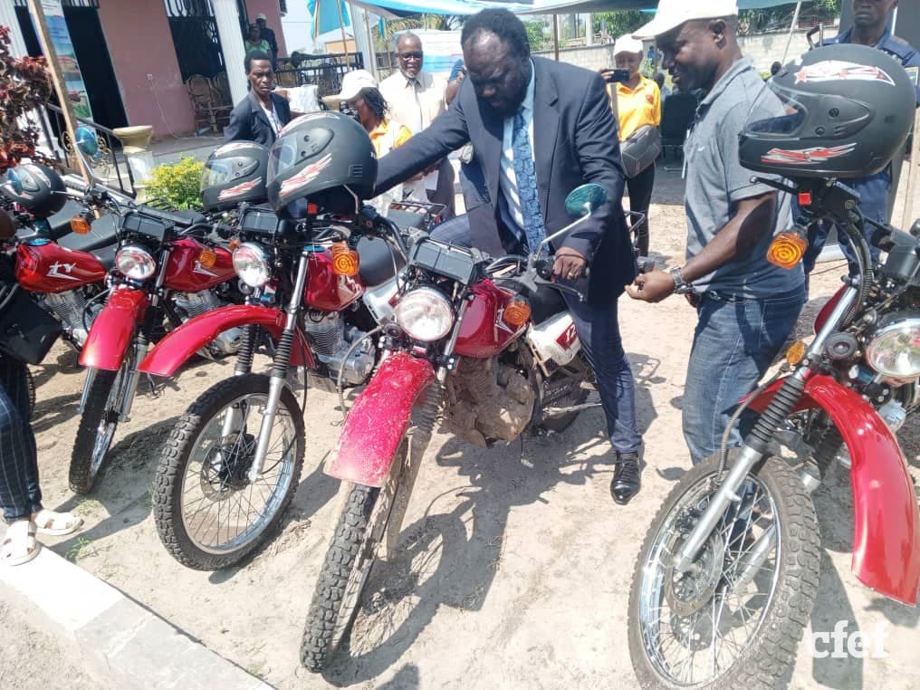 image en avant de PDL-145T : Remise de 8 motos au Comité technique Provincial du Mai-Ndombe