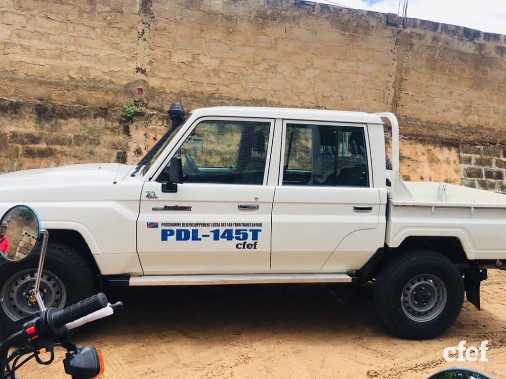 image en avant de PDL-145T : Remise d’une Jeep Toyota Land cruiser au Comité Technique Provincial du Kwango