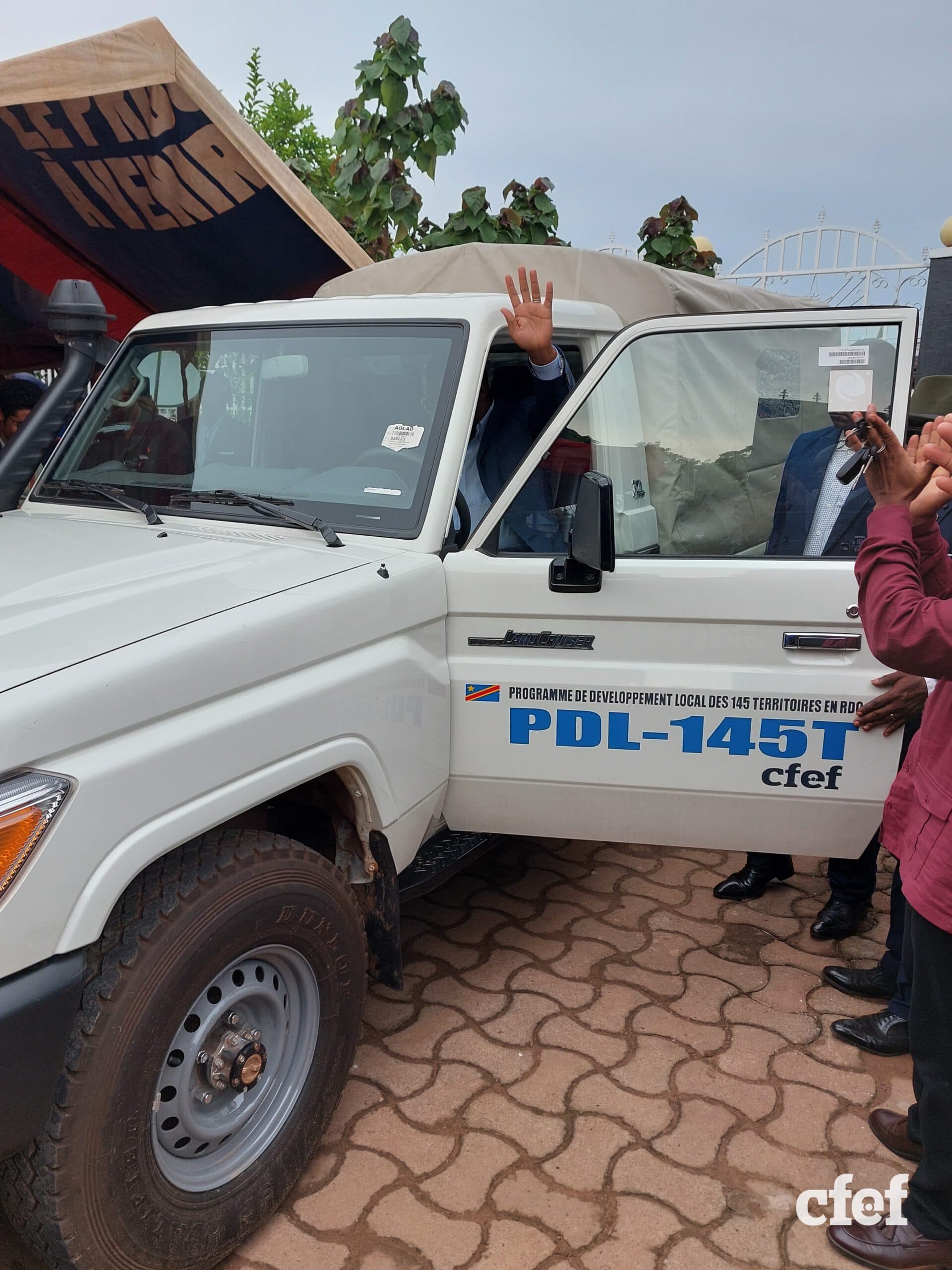 image en avant de PDL-145T : Remise d’une Jeep Toyota Land cruiser au Comité Technique Provincial du Nord-Ubangi