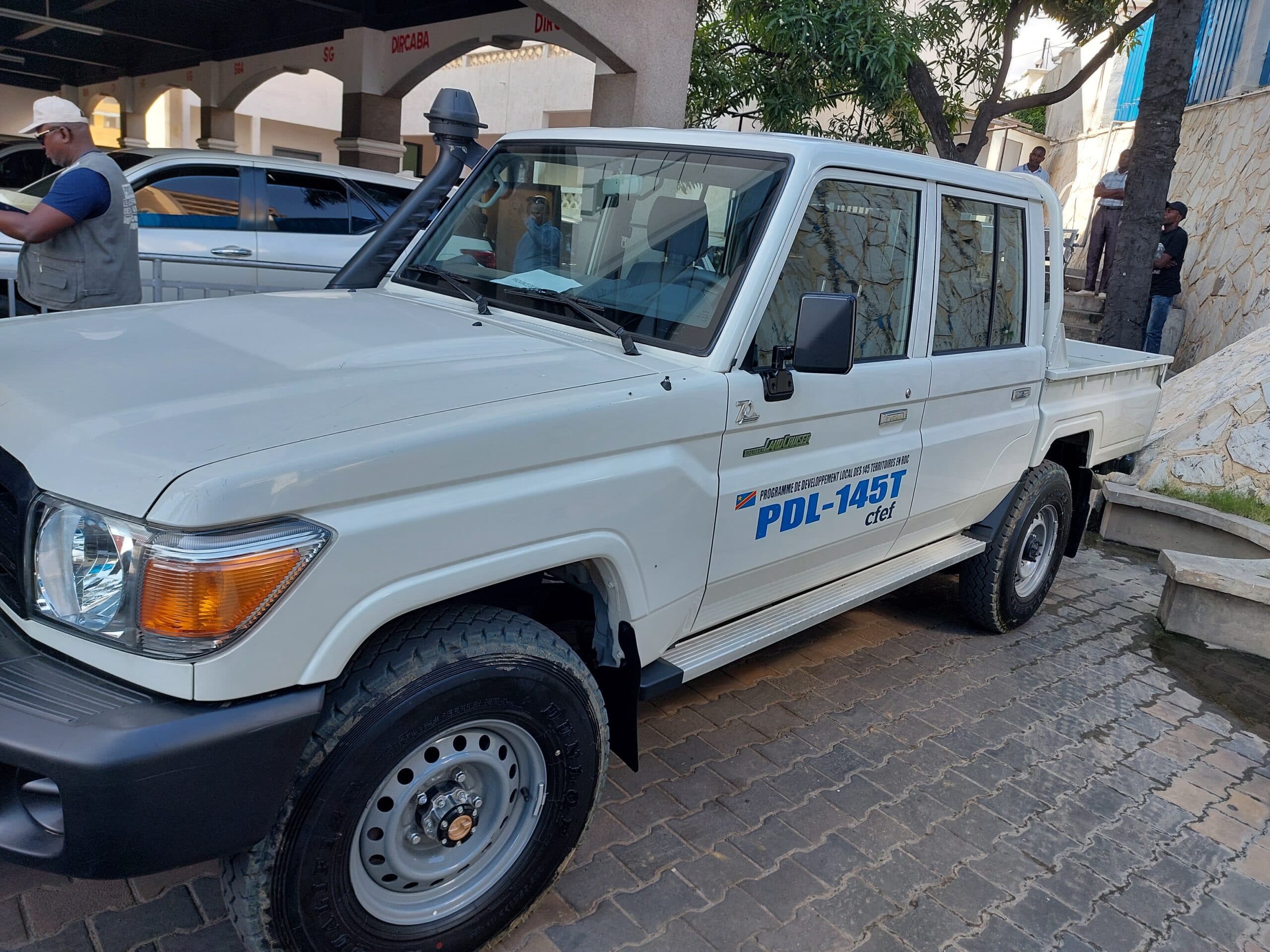 image en avant de PDL-145T : Remise d’une Jeep Toyota land cruiser au Comité Technique Provincial du Kongo Central